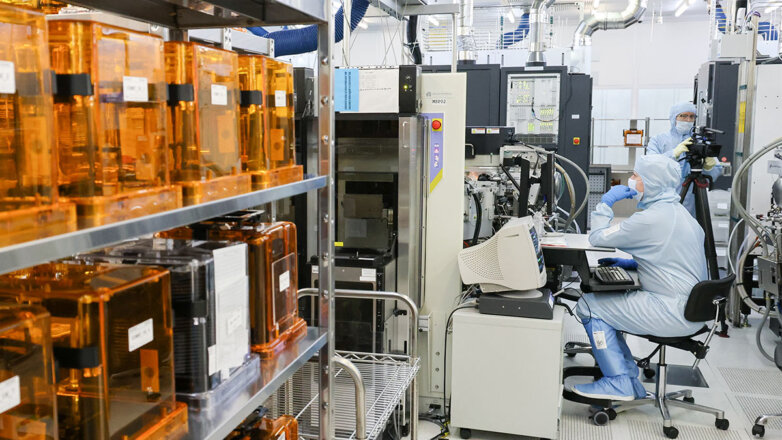 Глава "Микрона": в России не будет проблем с загранпаспортами нового типа