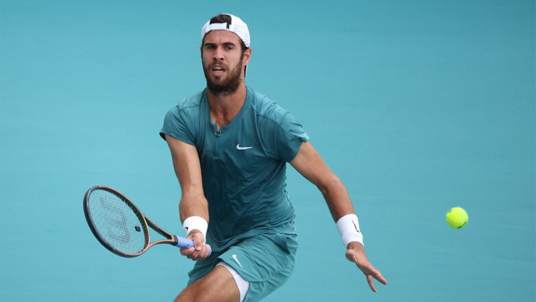 Российский теннисист Хачанов уступил британцу Эвансу и выбыл с турнира в Барселоне