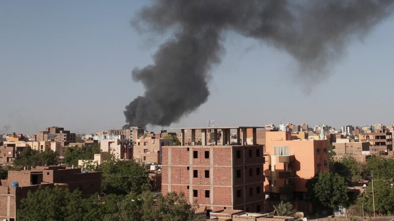 СМИ: в Судане атаковали конвой французского посольства во время эвакуации