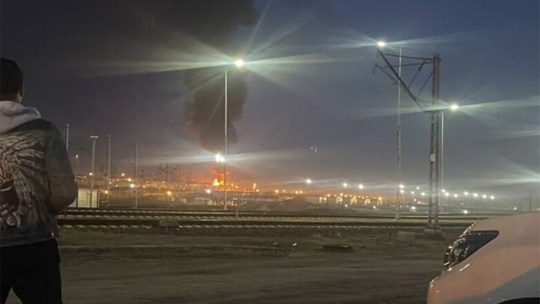 Пожар на нефтебазе у Тамани ликвидировали спустя 16 часов