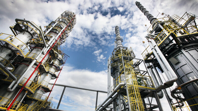 Беспилотник упал на территорию Ильского НПЗ на Кубани