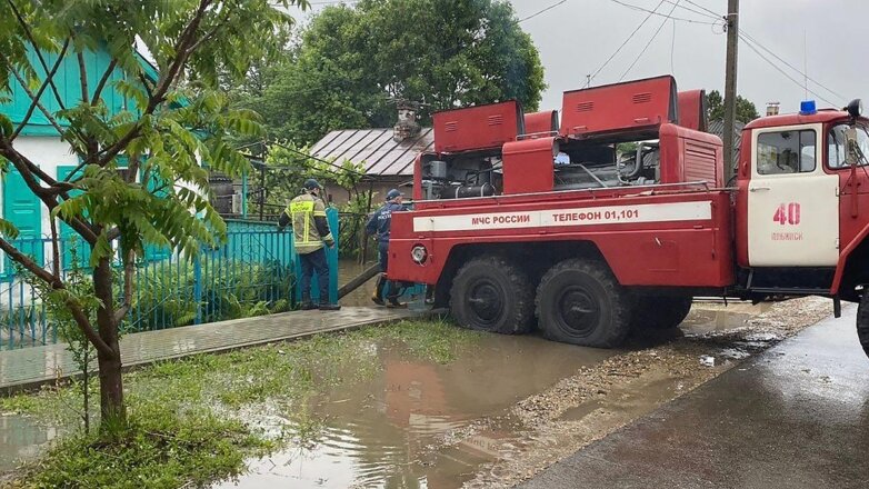 В Лабинском районе Кубани, где введен режим ЧС из-за ливней, подтоплено 76 домов