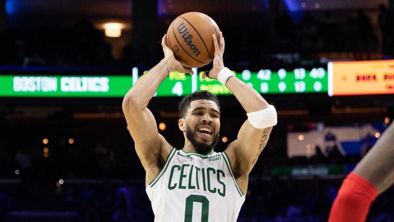 Баскетболист Джейсон Тейтум помог "Бостону" обыграть "Филадельфию" в НБА