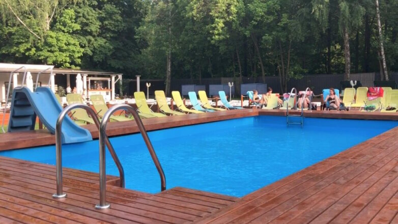 В парках Москвы оборудуют зоны отдыха с бассейнами