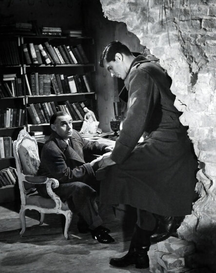 Эрих Мария Ремарк в фильме "Время любить и время умирать"