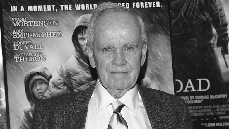 Скончался автор романа "Старикам тут не место" Маккарти