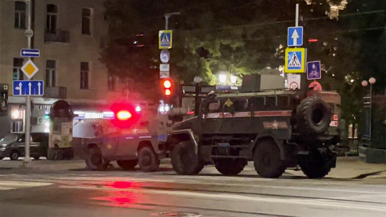 СМИ: административные здания Ростова-на-Дону оцепили вооруженные люди