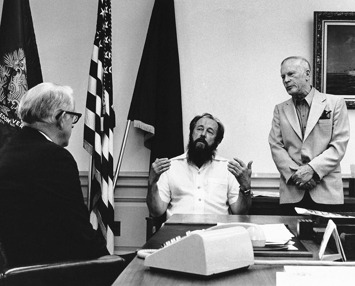 Писатель Александр Солженицын в США