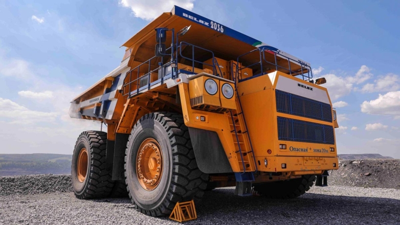"Кузбассразрезуголь" начал испытания первого самосвала БелАЗ с отечественным двигателем