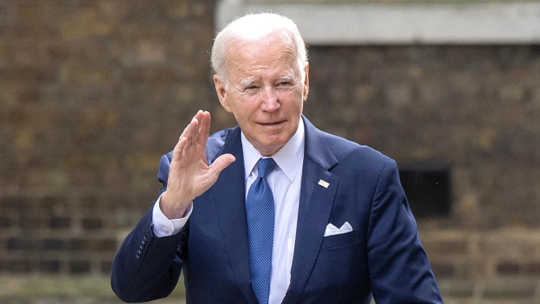 Байдену запретили приближаться к скоплениям людей