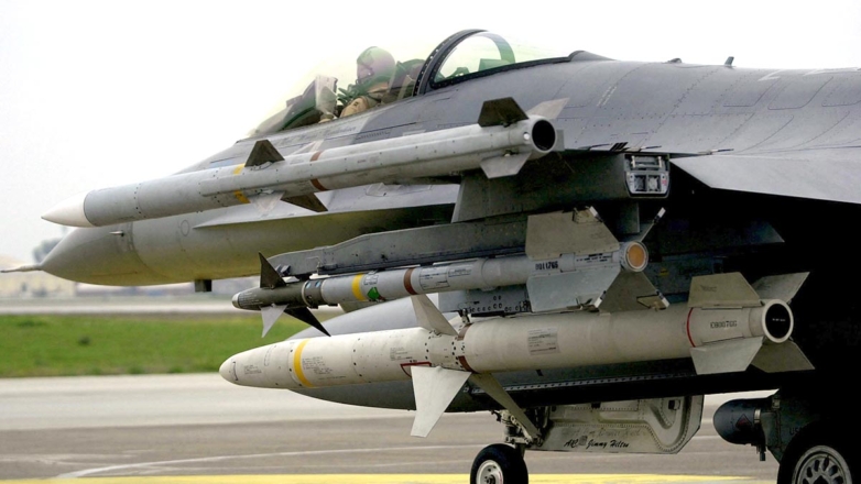 СМИ: Киев требует от Афин боеприпасы к F-16, системы ПВО, бронетехнику и снаряды