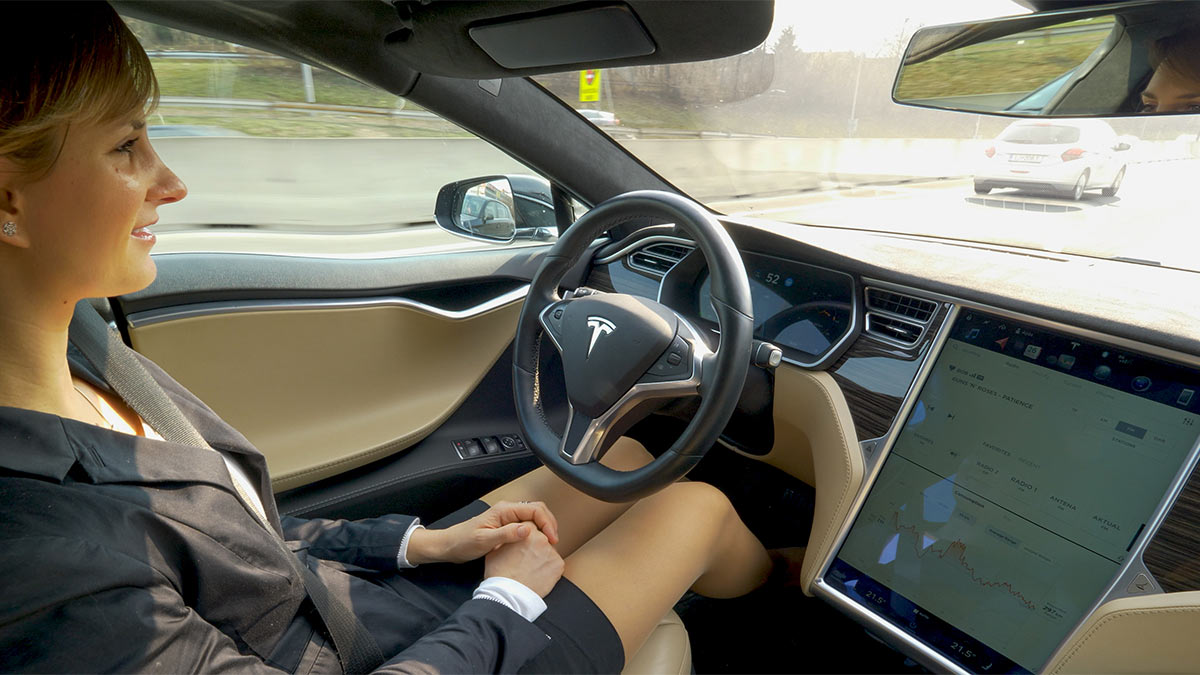 Использование автопилота в автомобиле Tesla