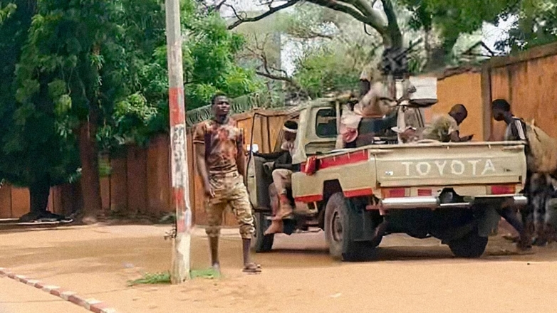 Протестующие у посольства Франции в Нигере требуют закрытия иностранных баз