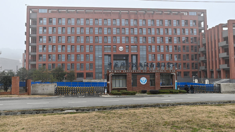 США прекращают финансирование Уханьского института вирусологии