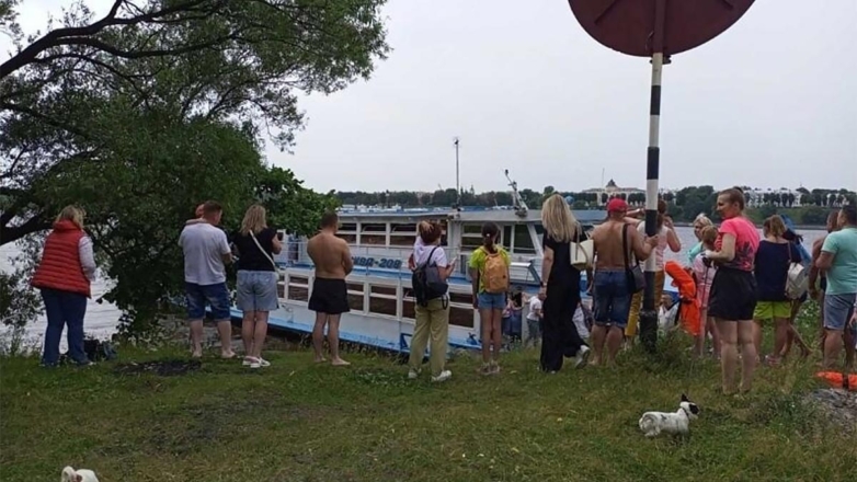 Несколько человек пострадали при столкновении теплохода с берегом в Ярославле