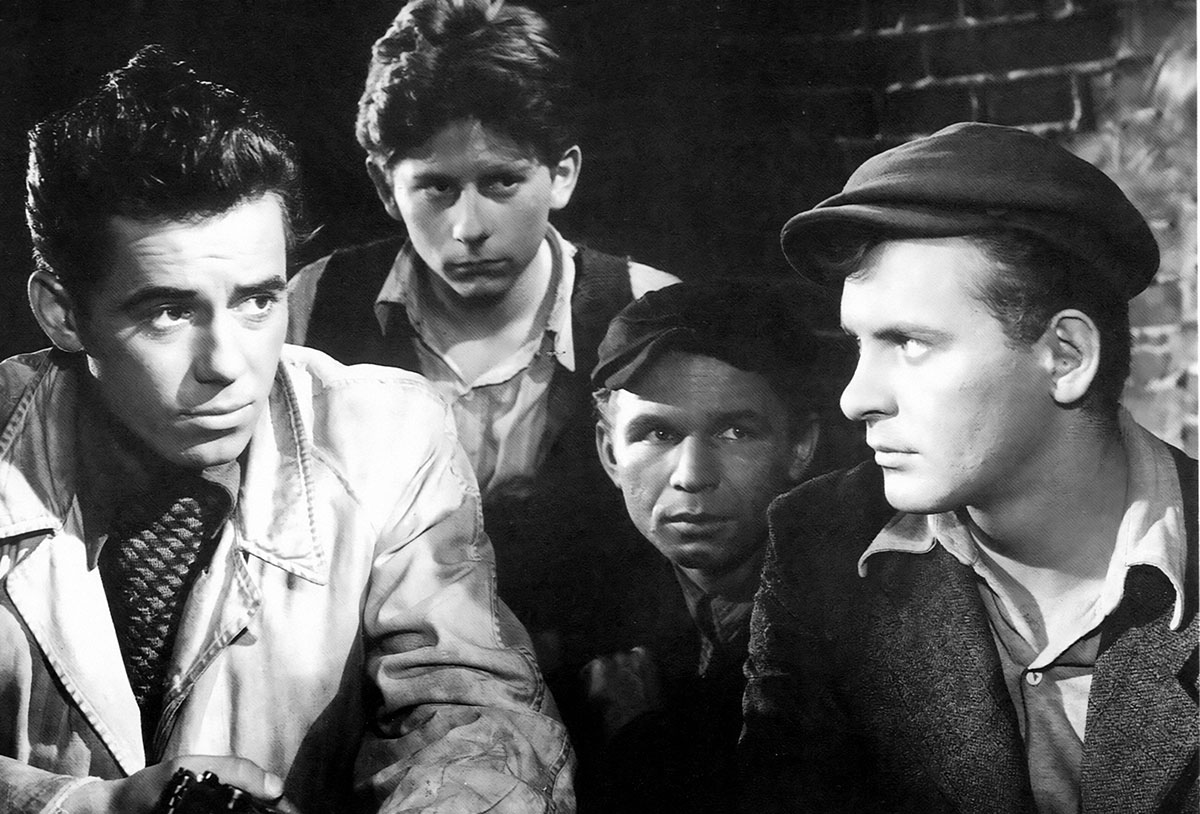Кадр из фильма А.Вайды "Поколение", 1955