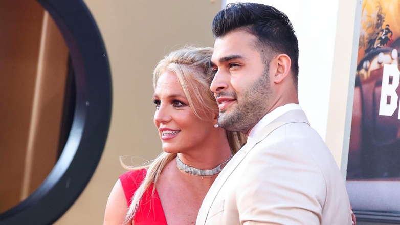 Муж Бритни Спирс требует от певицы финансовой поддержки после развода