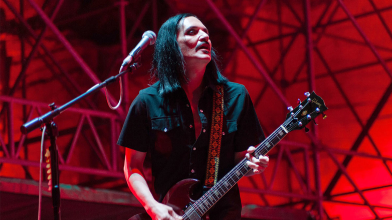 Премьер Италии подала в суд против фронтмена Placebo