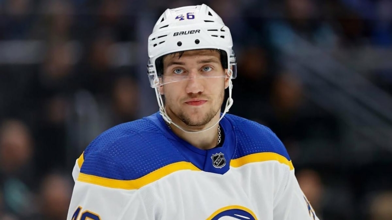 "Баффало" обменял российского защитника Любушкина в "Анахайм"