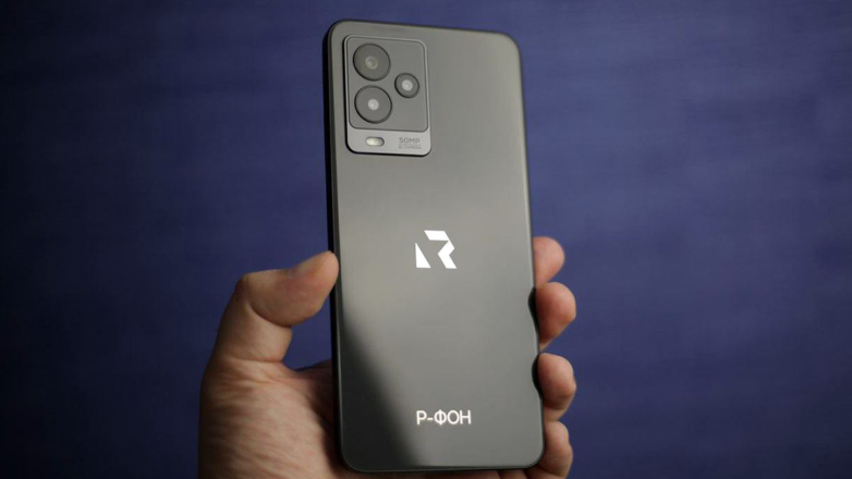 Россиянам показали первые фото отечественного смартфона "Р-ФОН"