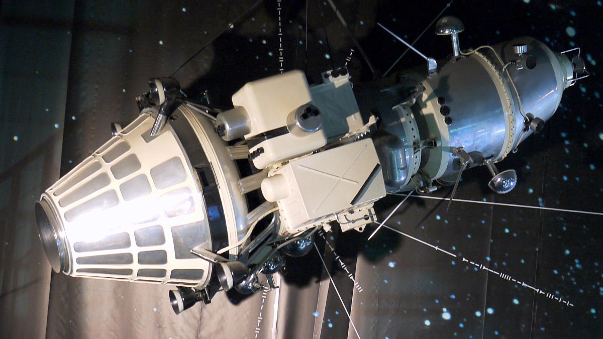 Советская автоматическая межпланетная станция Луна-10