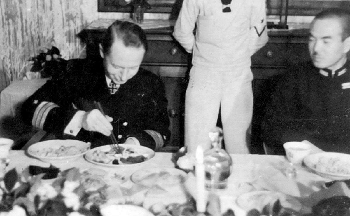 Командир японской подводной лодки I-19 Такакадзу Кинаси