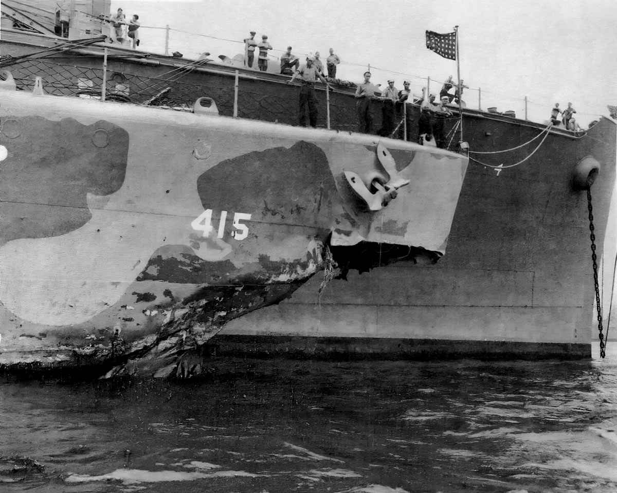 Эсминец "О'Брайен" после его торпедирования