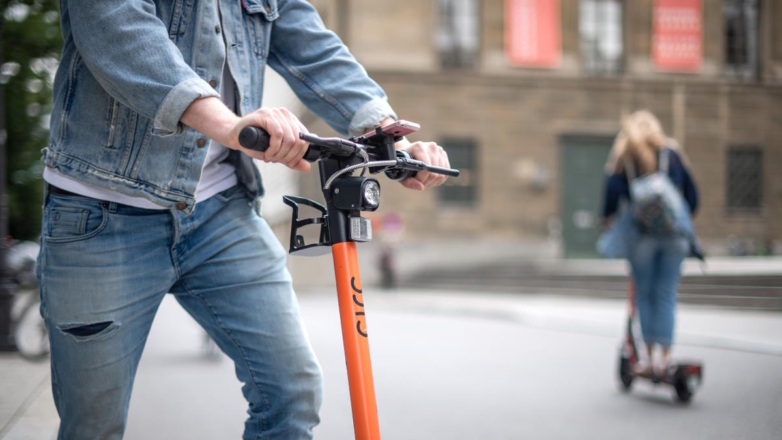 Эксперты указали на необходимость создания инфраструктуры для электросамокатов и велосипедов