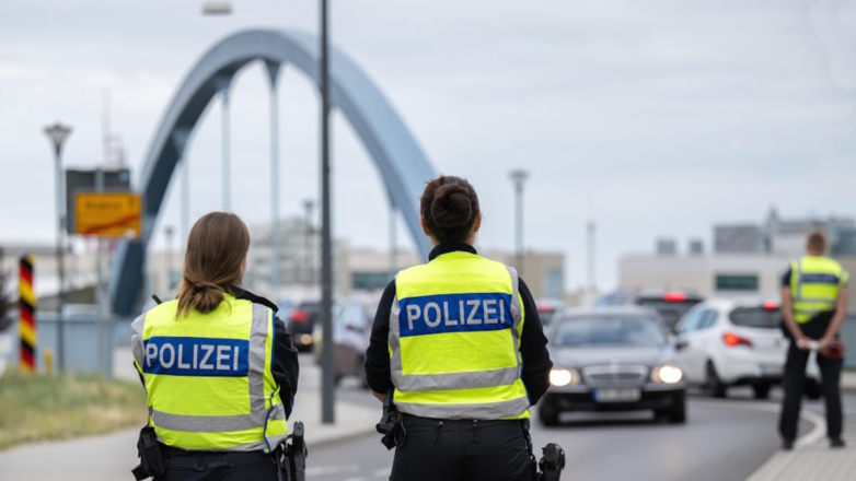 Шольц допустил усиление контроля на границах из-за потока мигрантов