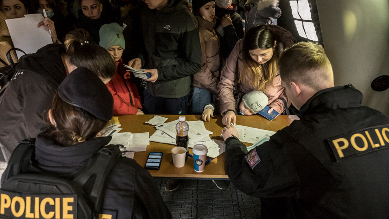 Правительство Чехии продлило статус защиты украинских беженцев еще на год