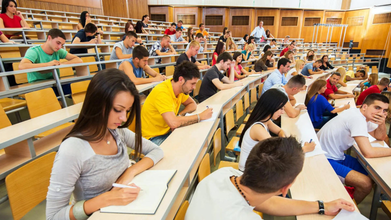 Стоимость обучения в вузах России выросла примерно на 9% в 2023 году