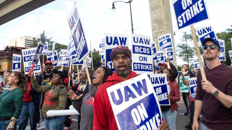 Обама поддержал бастующих в США сотрудников автопрома