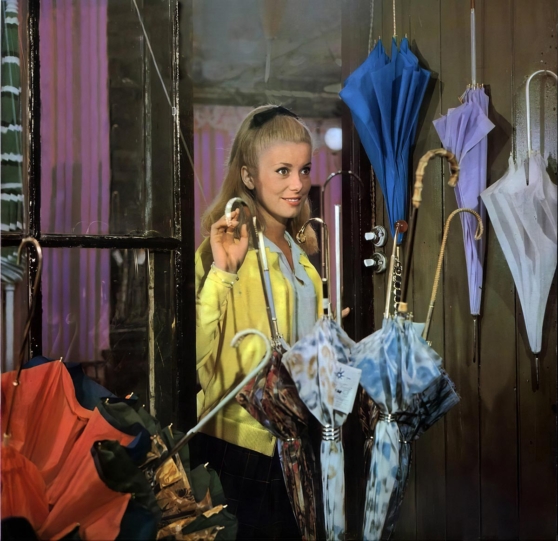 Кадр из фильма "Шербургские зонтики"