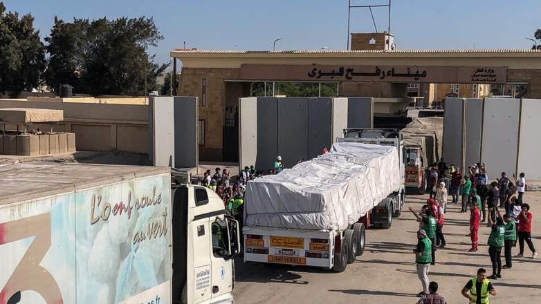 NYT: Израиль пообещал пропускать в Газу по 100 грузовиков с помощью ежедневно