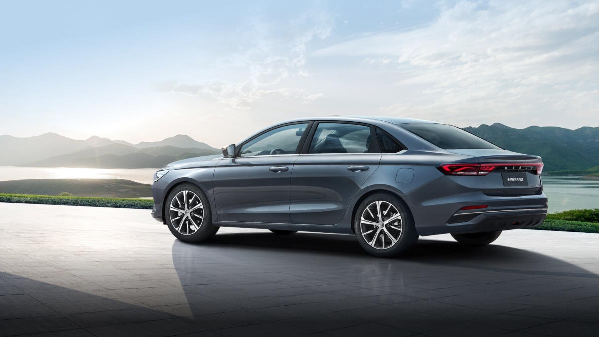 Geely Emgrand сзади