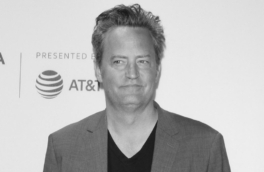 Биография Мэттью Перри: триумф "Друзей" и борьба с зависимостями