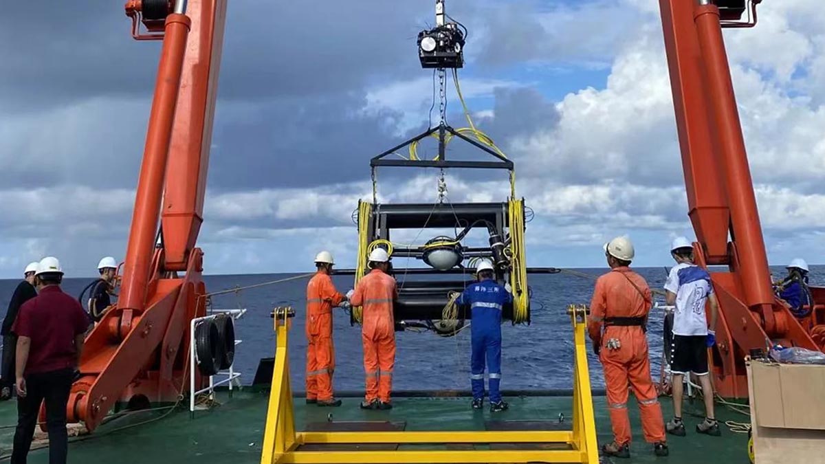 Нейтрино-телескоп "Trident"