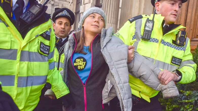 Грету Тунберг оштрафовали за блокировку входа в парламент Швеции