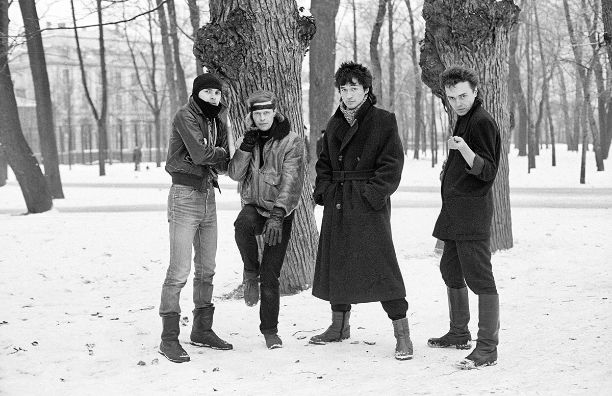Музыканты Витя Сологуб, Борис Гребенщиков, Виктор Цой и Костя Кинчев