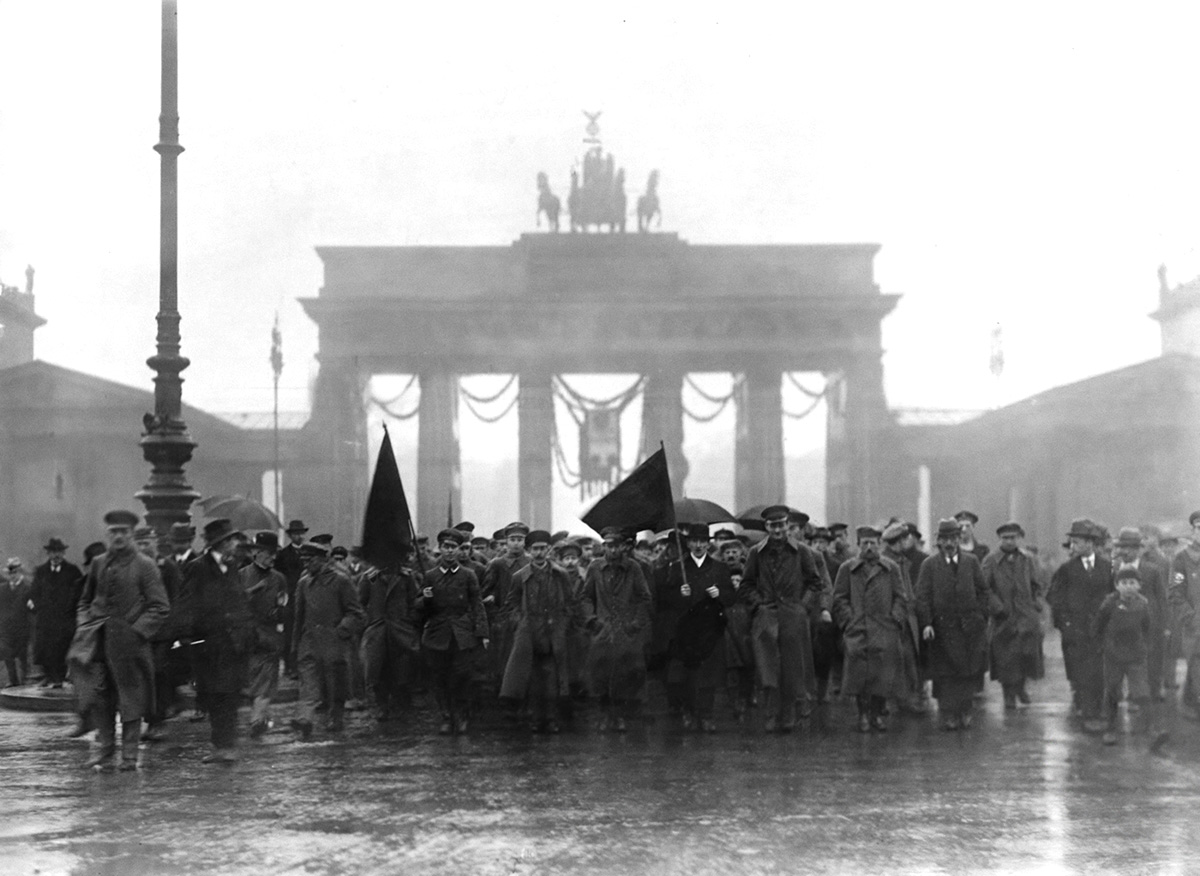 Демонстрация Союза спартаковцев у Бранденбургских ворот, 1919 г.