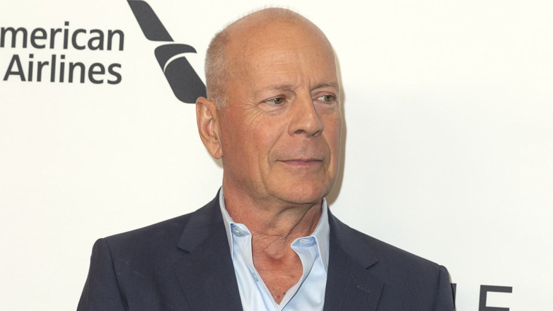 Брюс Уиллис: актерская карьера, отношения с Деми Мур и неизлечимая болезнь