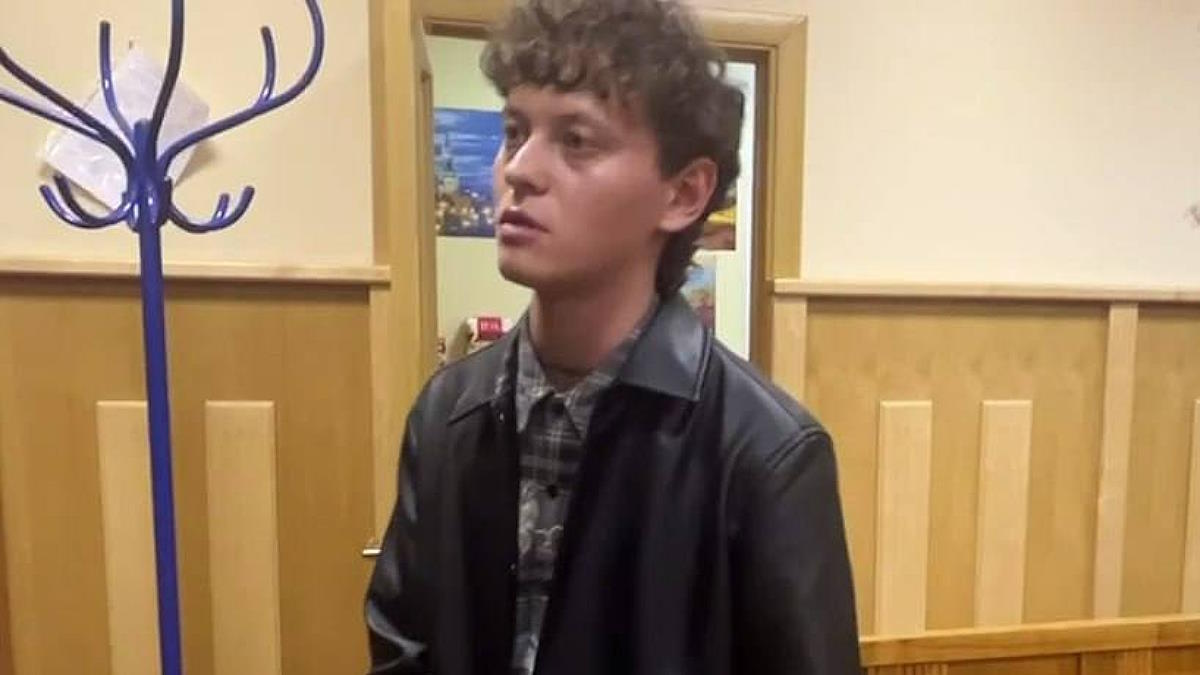 Певец Эдуард Шарлот