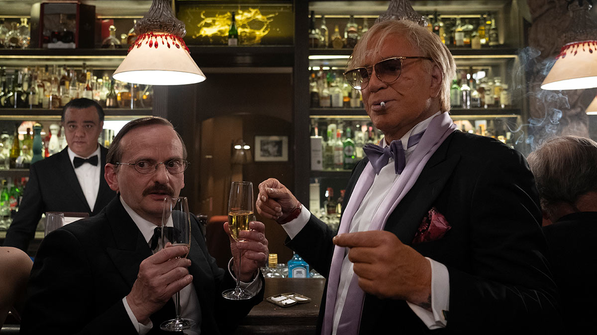 Кадр из фильма "Дворец"