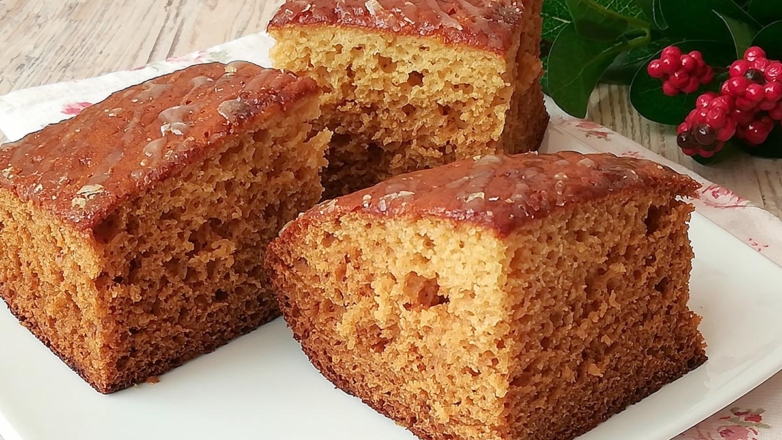 30 минут на кухне: пышный медовый пирог, тесто для которого делается быстро