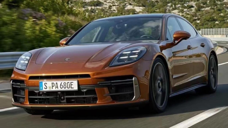 Новое поколение Porsche Panamera обозвали "уткой"