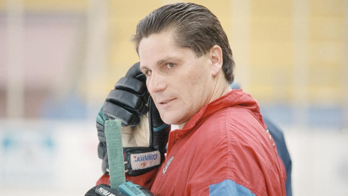 Российский хоккеист Сергей Макаров