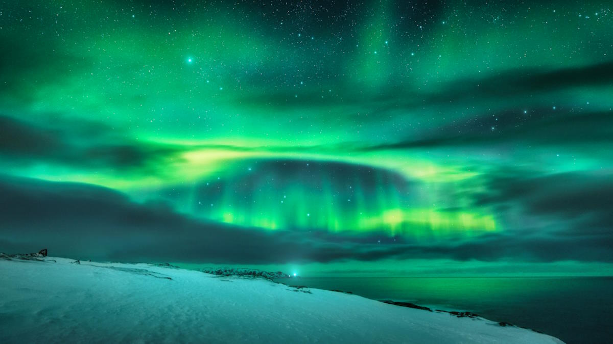 Северное сияние рядом с селом Териберка