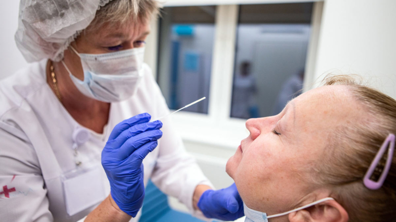 В России выявили 114 случаев нового подвида коронавируса "стратус"