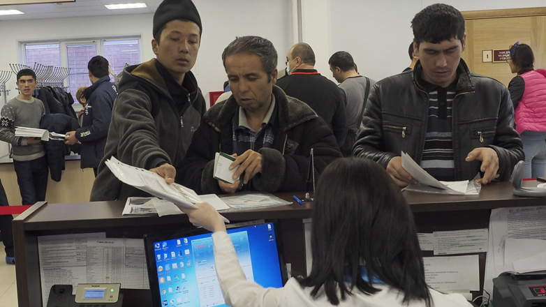 Эффект домино: почему не получается упорядочить трудовую миграцию