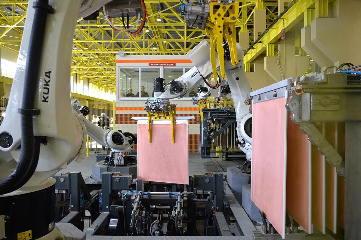 Роботизированный участок на заводе "Уралэлектромедь"в Верхней Пышме.